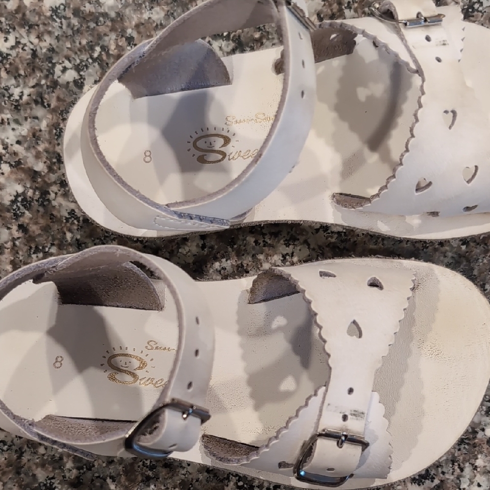 White Saltwater Sandals for Girls, Size 8 - Picture 8 of 8
